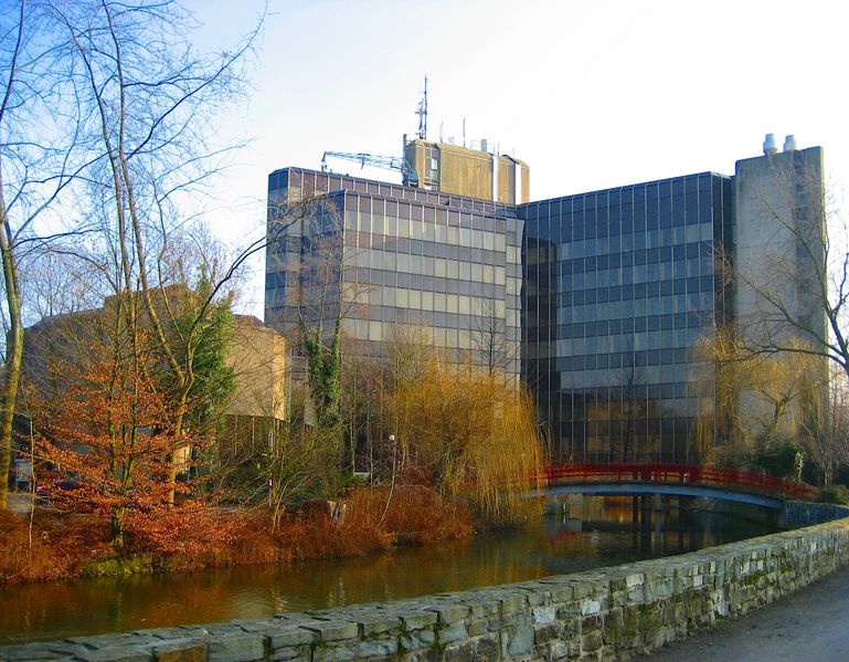 Datei:Rathaus rück ShiftN Kopie.jpg