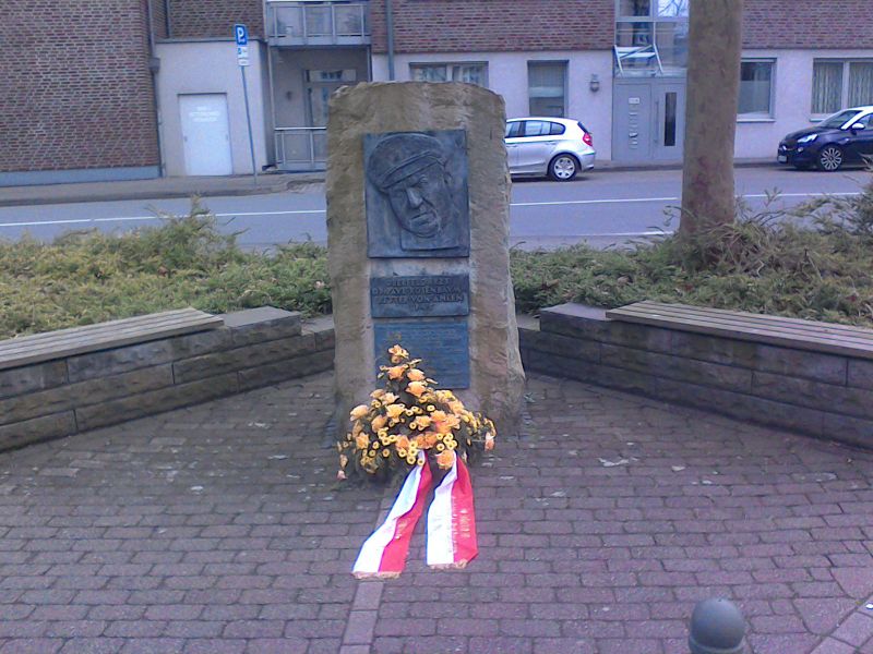 Datei:Gedenkstaette Stadtbuecherei 01 1600x1200.jpg