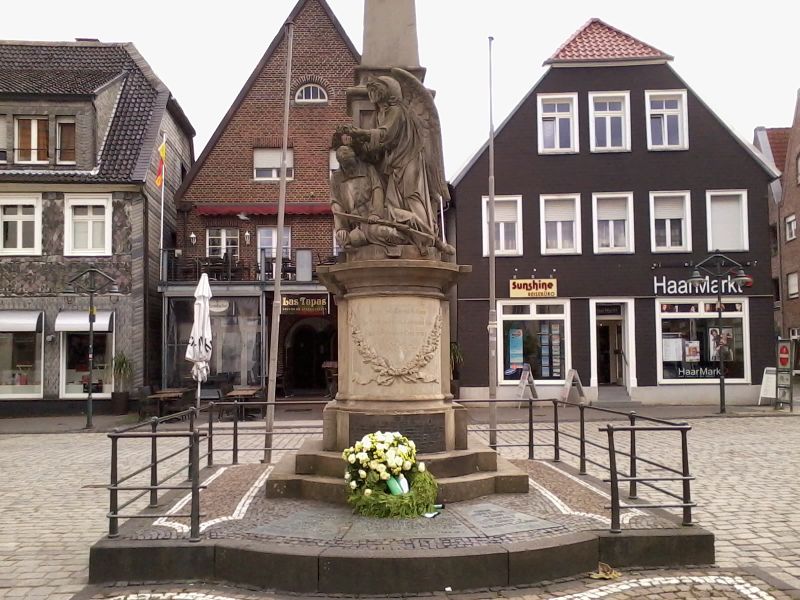 Datei:Marktplatz Ahlen 06 1600x1200.jpg