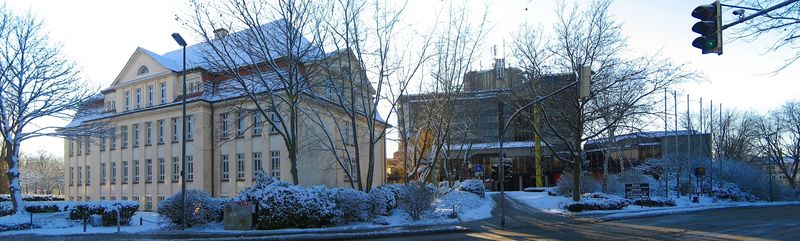 Datei:Bücherei Rathaus a ShiftN Kopie.jpg